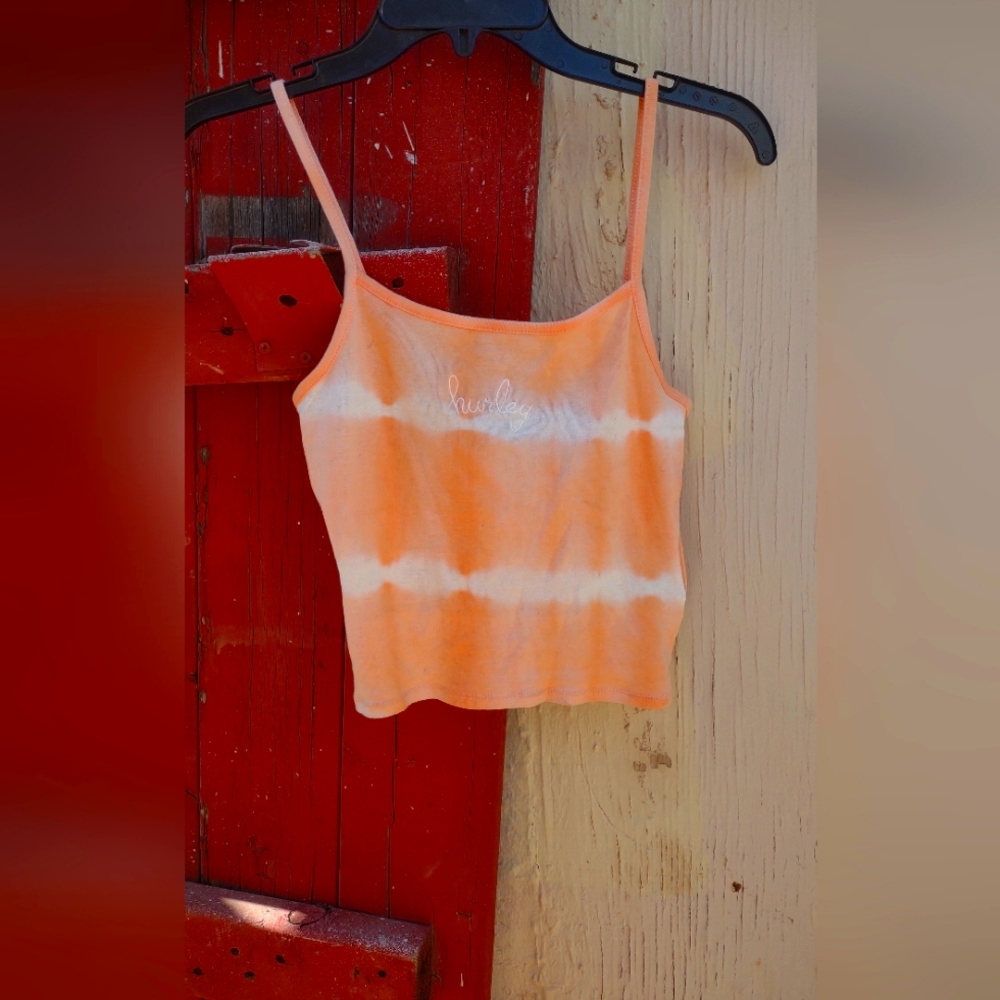 2 Tops Hurley & Rabbit Rose